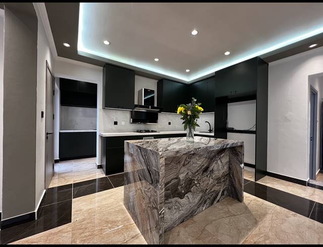 3 BEDROOM FREEHOLD FOR SALE IN SANDOWN